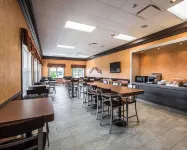 Econo Lodge Inn & Suites Hotels in Montmagny