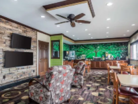 Quality Inn Coralville - Iowa River Landing Hotels in West Lucas