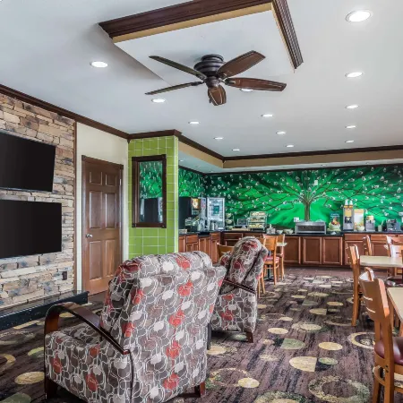 Quality Inn Coralville - Iowa River Landing