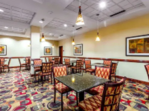 Comfort Suites ウェークロスのホテル