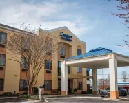 Comfort Inn & Suites - 2-Star