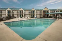 Quality Inn & Suites Hanes Mall - Pool