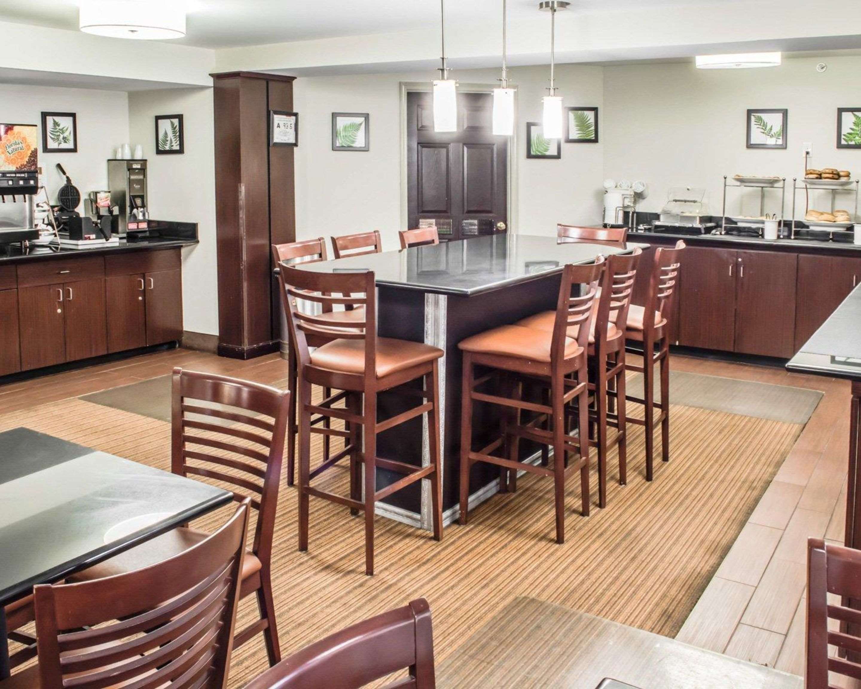 Country Inn & Suites by Radisson, Roanoke Rapids, NC