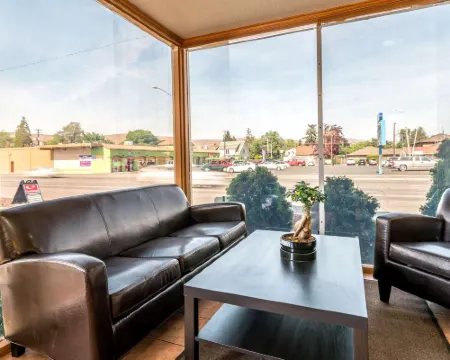 Holiday Lodge Yakima Hotels in Yakima