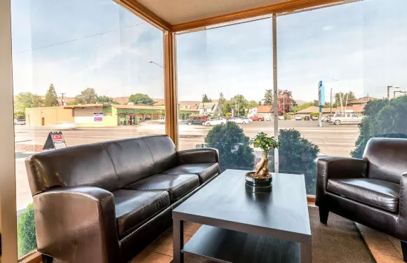 雅基馬假日小屋酒店