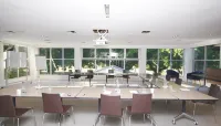 Forrest Hotel & Apartments Hotels in Curtin