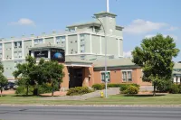 Royal Hotel Regina, Trademark Collection by Wyndham Các khách sạn gần First Nations University of Canada