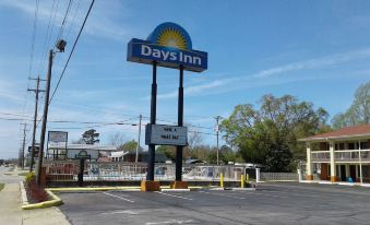 Days Inn by Wyndham Jacksonville NC