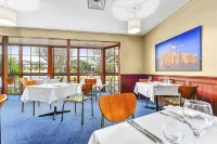 The Henty Hotels in Ob Flat