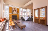 Hotel Giraffe by Library Hotel Collection