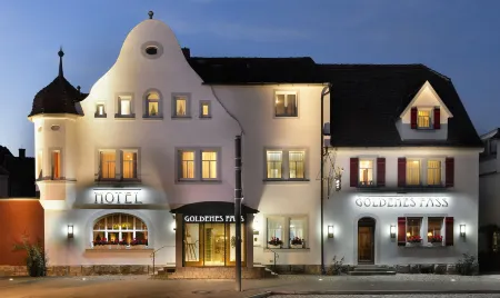 Hotel Goldenes Fass in Rothenburg ob der Tauber Отели в г. Нойзиц