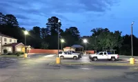 HomeTown Inn & Suites - Motels