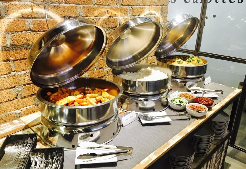 1. 머턴 호텔 이포..