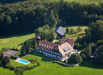 Hotel Schöne Aussicht Grössinger GmbH