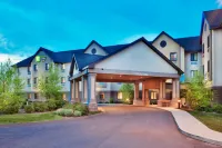 Holiday Inn Express & Suites Bradley Airport