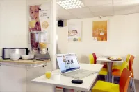 Premiere Classe Salon de Provence Hotels in Aurons