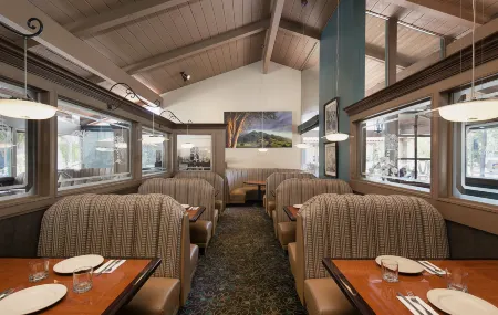 Best Western Plus Pepper Tree Inn Отели рядом с достопримечательностью «Мортон Бэй Фиг Три»