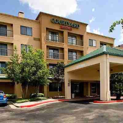 Courtyard Houston Sugar Land/Lake Pointe Hotel Exterior