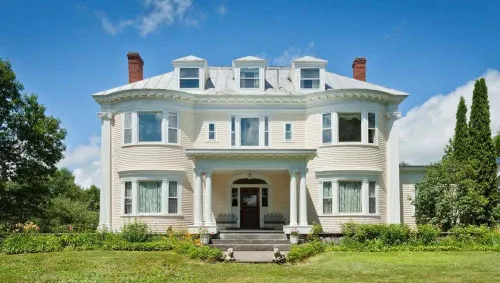 Hillholm Estate Hotels in Kingfield