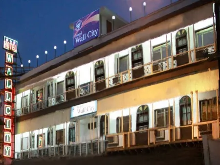 Hotel Wall City Отели рядом с достопримечательностью «Khas Mahal»