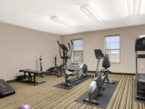 Super 8 by Wyndham Strafford/Springfield Area Hotels in Greene County