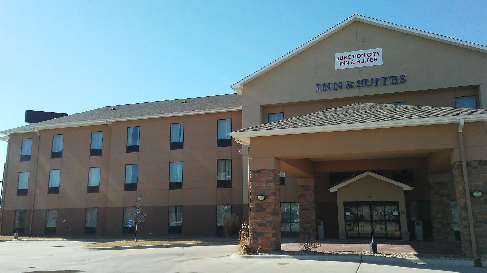 Holiday Inn Express & Suites Junction City