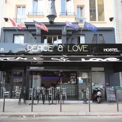 Peace & Love Hostel Hotels near Place Stalingrad