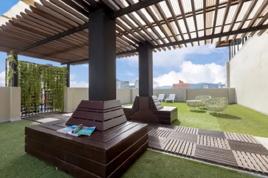 โรงแรม หลับสบายเฮ้าส์ Lub Sbuy House โฮเทล