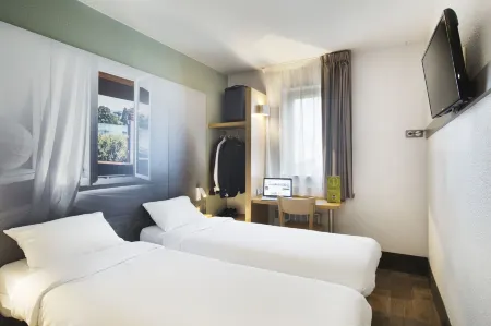 B&B Hotel Lyon Saint-Bonnet Mi-Plaine Отели в г. Сен-Лоран-де-Мюр