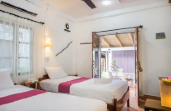 Cold River Hotels near Wat Aphay