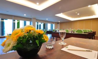 MaxoneHotels.Com at Kramat