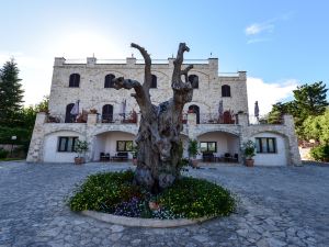 Hotel Castel Miramonti