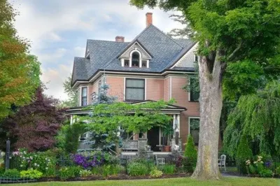 La Belle Auberge Hotels in Delmar Township