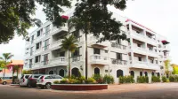 Paradores de Vigan Hotels near Hidden Garden