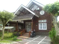 Villa Kota Bunga Camelia Hotels in Sukaresmi