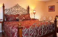 Yellow House B&B Hotels in Salado