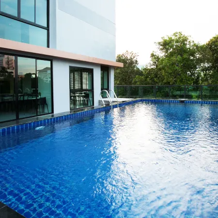 B2 South Pattaya Premier Hotel Отели рядом с достопримечательностью «Спортзал Тониз»