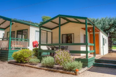 브라이트 리버사이드 홀리데이 파크 Bright Riverside Adventure Playground 주변 호텔