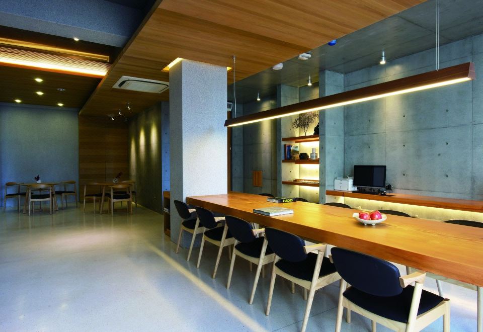 우드 위스퍼링 레지던스 객실 내부 이미지