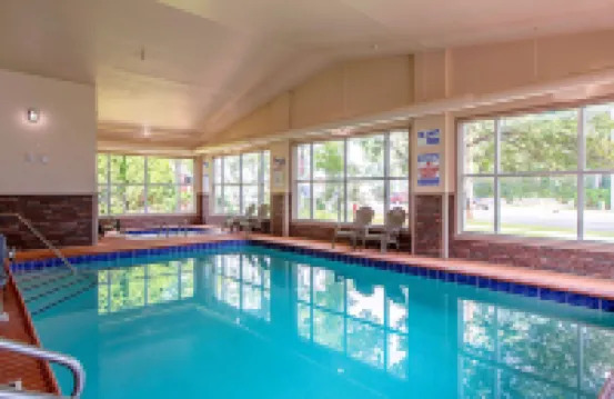 Seasons Inn Traverse City - parking