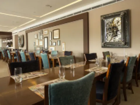 รอยซ์ โฮเทลแอนด์คาสิโน โรงแรมในมาบาลากัต