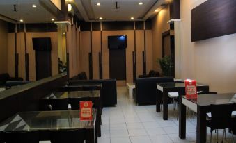 Nida Rooms Selat Panjang 11 Medan Kota at Wisma Sederhana Budget Hotel