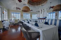 Valentines Resort & Marina Hotels in Данмор-Таун