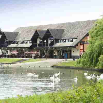 Premier Inn Milton Keynes (Willen Lake) Hotel Exterior