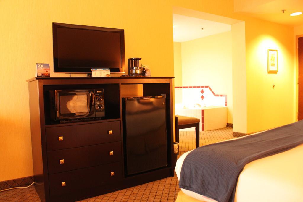 Holiday Inn Express Lewisburg - New Columbia, an Ihg Hotel