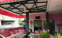 Pink House Hotels in Mayangan