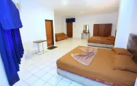 RedDoorz Near Sam Ratulangi Hôtels à : Wanea