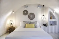 Privée Santorini Hotels in Pyrgos