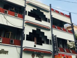 Hotel Raviraj