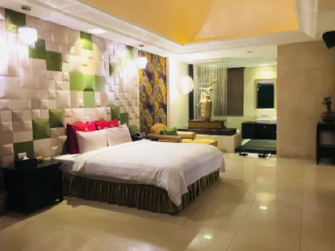 Q Motel Hotels near MRT Danfeng Station